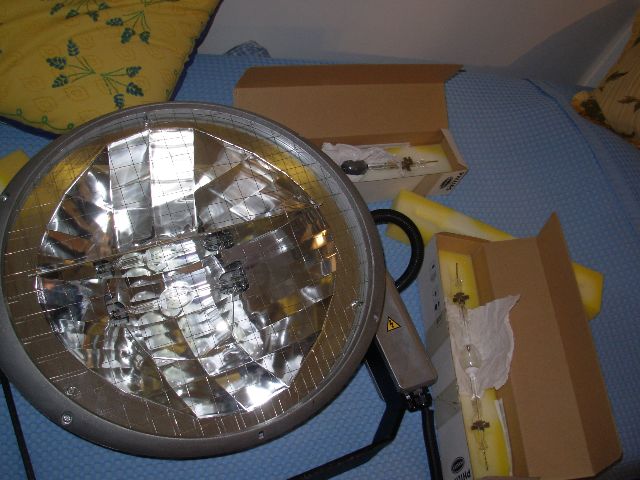 Philips Arena Vision 1800w- 230v
With it's spare lamps
