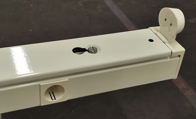 Early Thorn oval lamp holder Pop Pack

A skip find in very good/excellent condition. Apparently quite an early oval lamp holder fitting as it still has the screwed cover and square starter hole 
