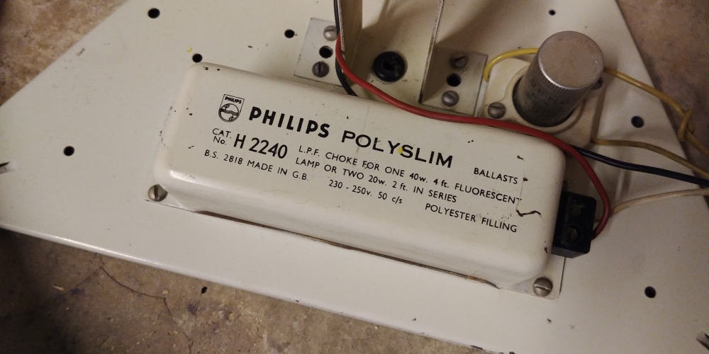 GB Philips H2240 4ft 40w Polyslim Ballast

Currently fitted in a 40w Circular fluorescent fixture. Working fine
