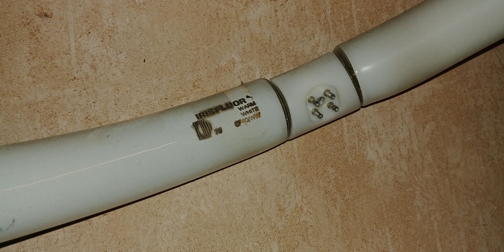IRISFLUOR (Philips) CF40/WW Circular 40w Warm White Tube
Appears quite well used but working fine. Have been told by Lee this is a Philips tube, but sold by the French 'Mazda' company under their export brand Iris! Confusing much?
