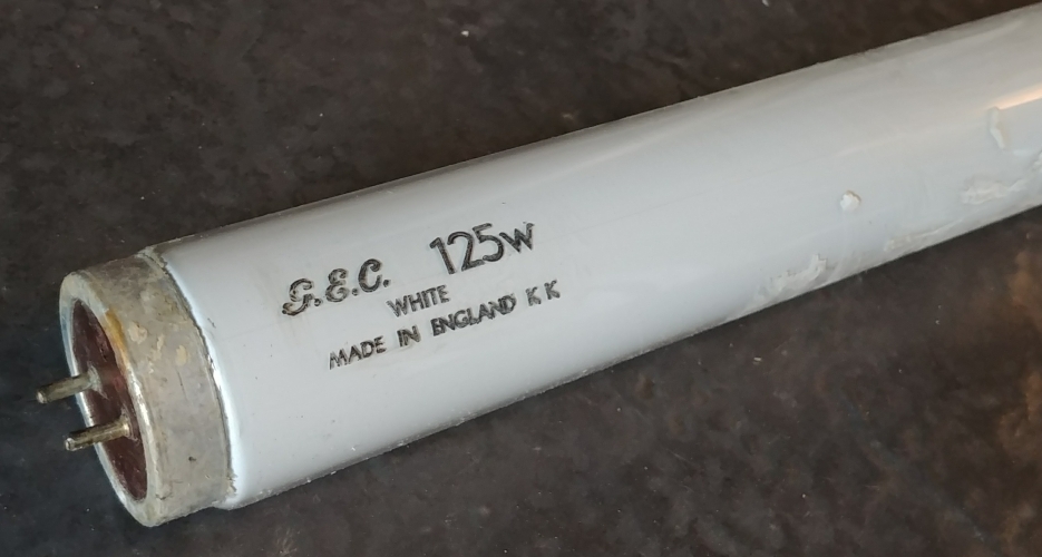 GEC 125w White (EOL)

Sadly EOL, but worth taking a pic & uploading I think...

GEC 125w White, made in England, shielded cathodes, Thorn made? Date code KK = October 1978? Sadly EOL, one cathode was broken, I shorted it out & tried it, the other cathode glowed briefly before breaking 
