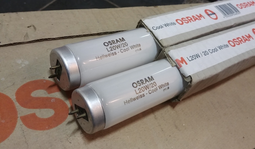 Osram L20W/20 - Tungsram Made

1994 vintage Tungsram manufactured Osram 2ft lamps in colour 20 (33/640). Nice & bright these with plenty of mercury in them
