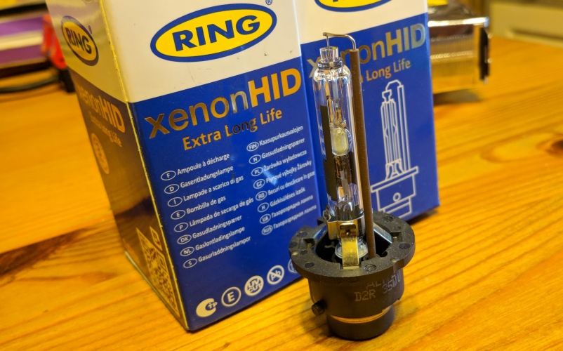 Ring D2R 35w HID Headlight Bulbs

Here you see a Ring (ALITE) 35w D2R automotive headlight bulb, just received today. Worryingly the packets have been opened and the arc tube isn't perfectly clean, but I think this may be simply due to testing from the factory? Does anyone know if this is normal or have I been scammed?

Specs: 35w, operating voltage 85v, 4100K, 3200 lumens, 3000 hours life
