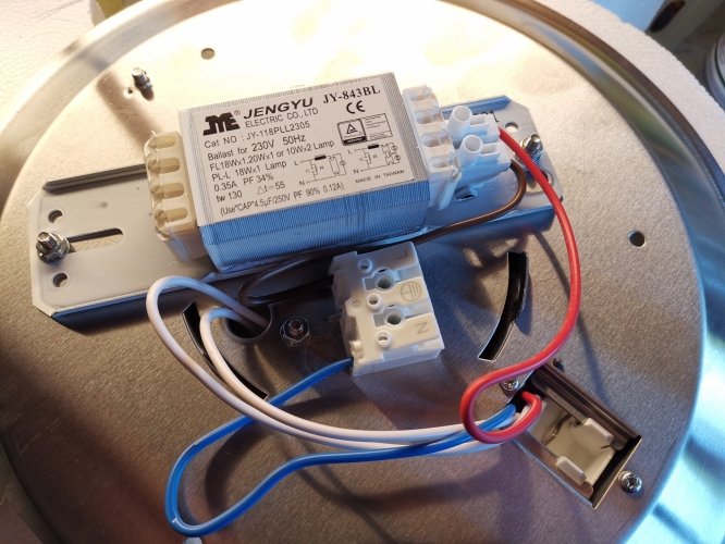 'Jengyu' mid-2019 switch start ballast
Here you see a Jengyu switch start ballast dated week 21 of 2019. It doesn't seem like very good quality, it's brand new and it buzzes like mad.
 
This is fitted in a Insect-O-Cutor Aura flying insect killer, which sells for Â£190 in Screwix currently!
