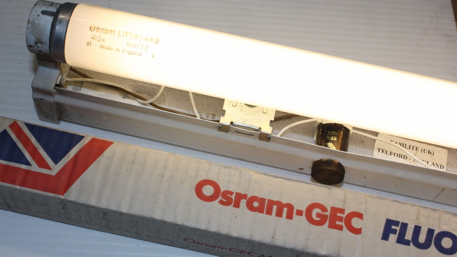 Osram-GEC Liteguard 40W Tube
Osram-GEC Liteguard 4' 40W Tube

Acquired a box of 22 of these recently, all new, most of them still stapled shut in their original sleeves.

Has 'H1' printed on it
Keywords: Osram-GEC;Liteguard;40W