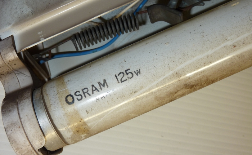 Osram 125w White
Rescued from a recycle bin! Etch rather worn, date code is almost gone but appears to be 'WH' which if correct is August  1965 or 1989.

This works perfectly with not too much banding, hopefully it'll put it many more hours as it's getting put to use in the garage!
