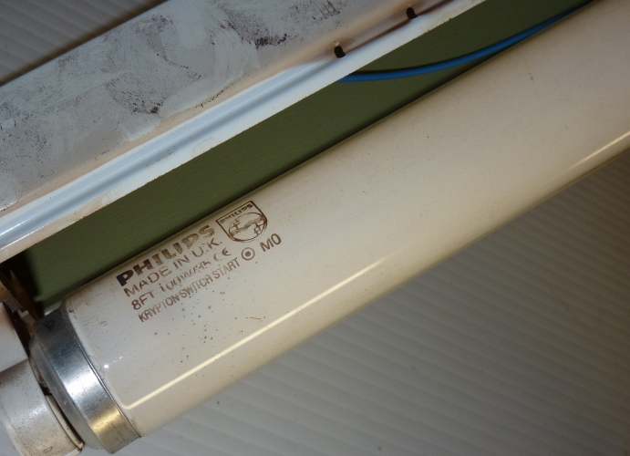 Philips 8ft 100w/35 Tube
Date code M0, December 2000?

Rescued from a recycle bin, unfortunately this tube is mercury starved, just strikes up a dull pink and doesn't get any brighter :-(

