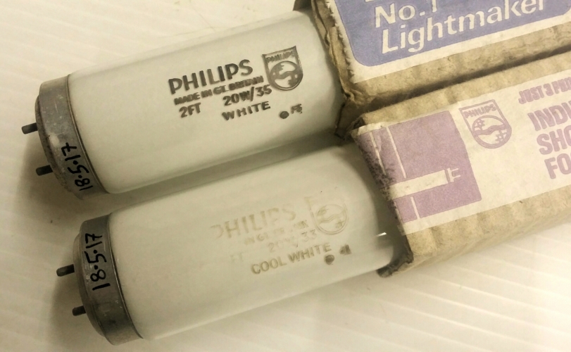 GB Philips 2FT 20W/35 & 20W/33
A recent purchase, GB Philips 2FT T12 tubes. I got 2x 'cool white' colour 33 (4000k) and 3x 'white' colour 35 (3500k).

All brand new in sleeves. The 'white' has a date code F5 = June 1985. The 'cool white' has a very poor etch, looks to be J1 which if correct would equal September 1981
