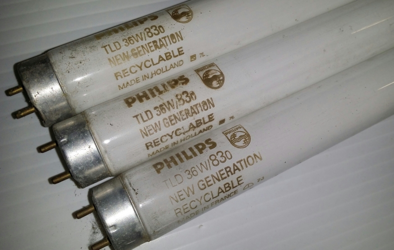 Philips 'New Generation' TLD 36W/830
Got loads of these the other day from the York haul. I thought they were all made in France, but as you can see here some are Holland manufactured.

Date codes 7J & 7L = September & November 1997
