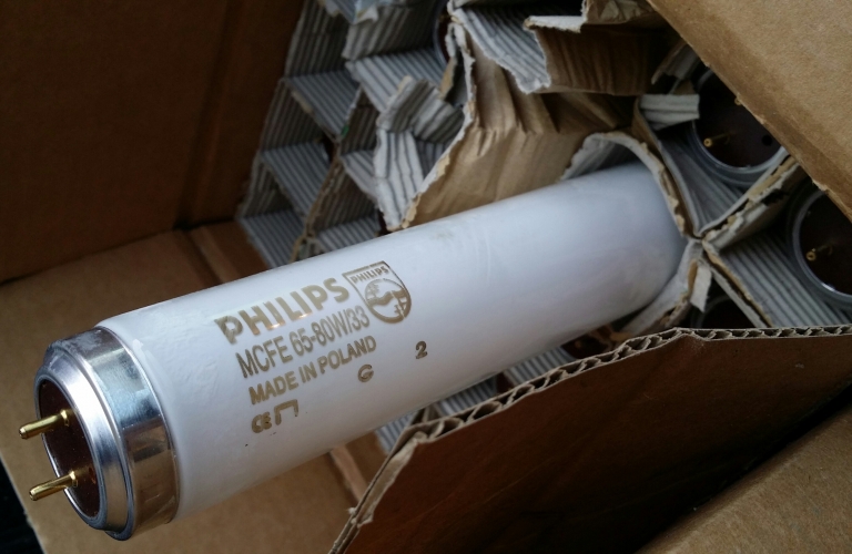 Philips MCFE 65-80W/33 5' Fluorescent Tubes
Halophosphate cool white tubes (4000k / 640). Made in Poland, date code G2 = July 2002

Just got 3 boxes of these, thanks to Kev for linking to them on the for sale section!
