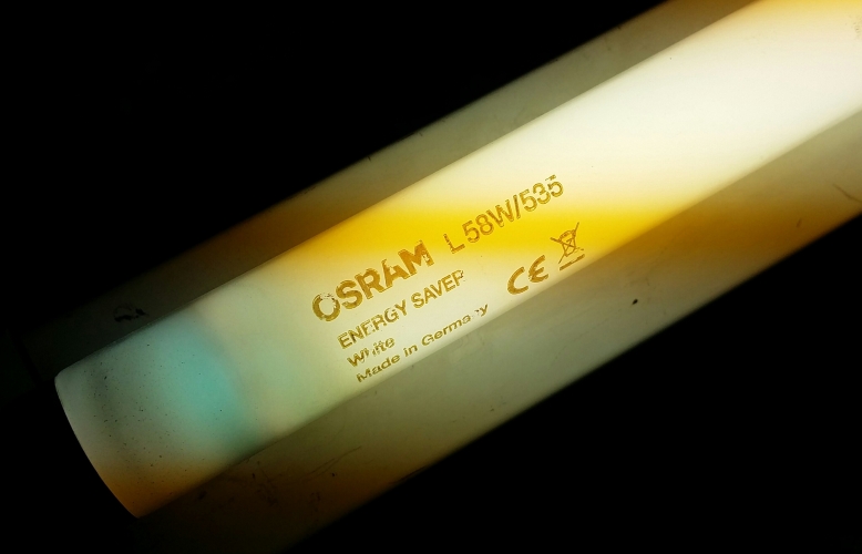 Osram L58W/535 'Energy Saver' Lit

Who says modern T8s are boring, look at that lovely blue glow from the cathode!
