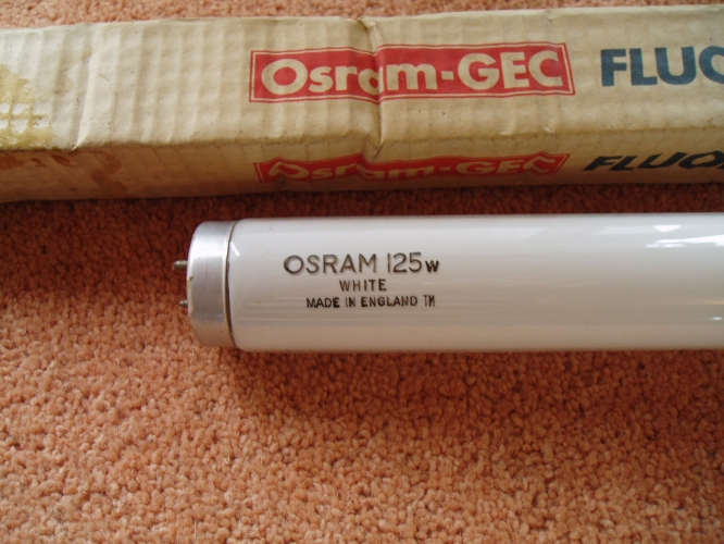 Osram-GEC 8ft 125w white
Left by the previous house owner 25 years ago! (Date code Dec 1986) although new I have run it a couple of times to check it still is ok.
Keywords: 8ft;t12;osram;gec;