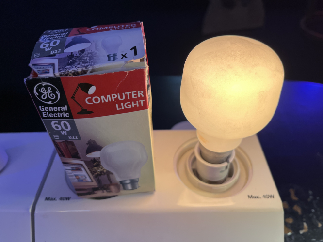 General Electric Computer Lamp
Hungary, 240 Volts, Code = K0, 660 Lm, 1000 Hour.
