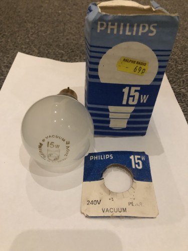 Philips 15 Watt GLS
Gt. Britain, Vacuum, Code = L8, 240 Volts
