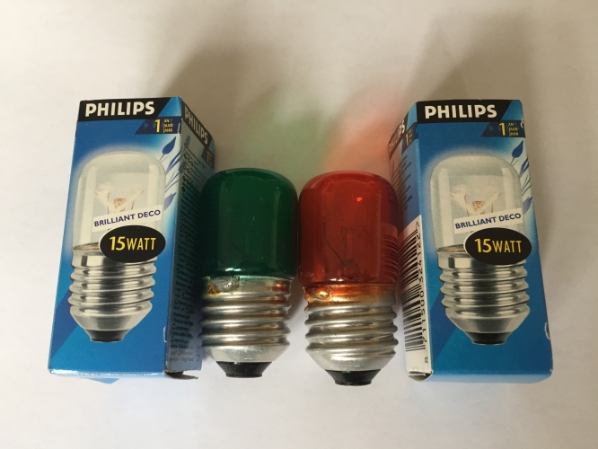 Philips Lacquered Pygmy Lamps
Green & Amber, 240 Volts, ES-E27, 1000 Hours, Made In Italy.
