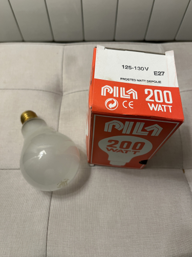 Pila 200 Watt
125/130 Volts
