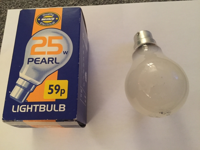 Wilko 25 Watt Pearl GLS
BC-B22 Cap, 240 Volts, 225 Lumens.
