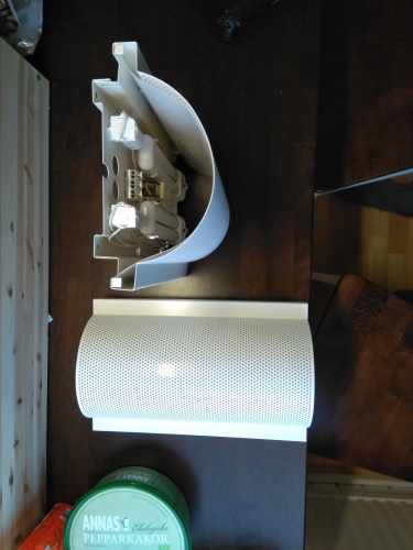 Elektroskandia 8032/2K18
My first non-streetlight PL-L fixture. I have to say this is very compact packet. I have been using 2x9w PL-S version of this same fixture in my living room and those are more like ambient lighting while these do really give light. Ballast is VS L36.111 and it came with used Philips S2 starters and Osram 830 lamps (one was 827). Used fixtures.
Keywords: Elektroskandia; 8032; PL-L