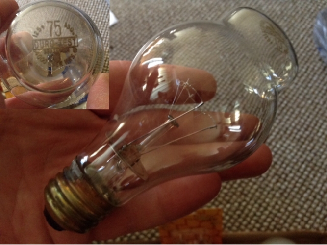 Duro-Test 75w Clear AT-19 4000 Hour 125-130v
Estate sale find. The dome topped AT shape is exclusively made by Duro-Test
