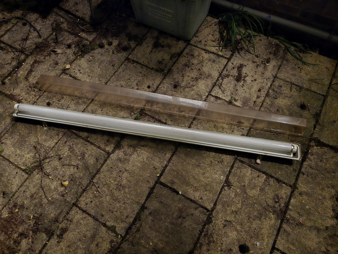 Thorn SRS weatherpack 
Drove out to Windsor to get a tube and unexpectedly got this fixture - the bloke was gonna bin it for LED! 

I was like I'm taking it 
