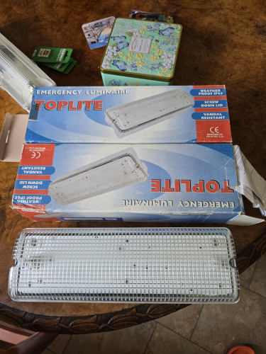 2x Toplite 8w EM fluorescent fixtures
Got these 2x Toplite branded 8w EM fluorescent fixtures a while ago from the car boot sale 

They are non maintained 
