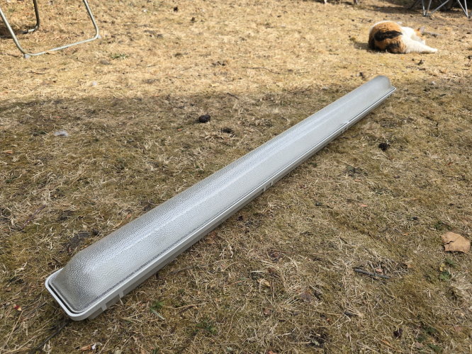 Unknown 36W weatherpack fluorescent fixture
Definitely got this alongside with the Tamlite TL 58 fluorescent fixture on Saturday car boot sale 

It came with no tube BNIB 
