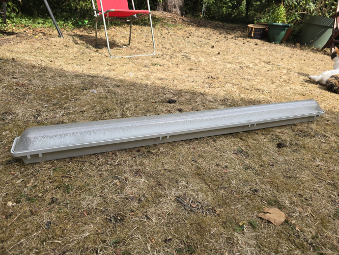 Unknown 36W weatherpack fluorescent fixture 
Definitely got this alongside with the Tamlite TL 58 fluorescent fixture on Saturday car boot sale 

It came with no tube BNIB 
