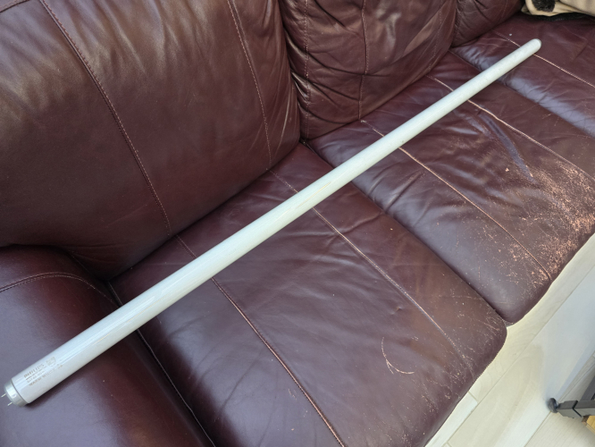 Philips GB made 65/80W Warm White colour 29 tube
From that huge collection I got from all the way from Cardiff 


