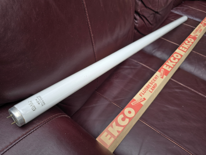 Atlas 40W Warm White T12 fluorescent tube
Got 2x of these from the seller in Cardiff 

Like as shown these are paler compared to the EKCO 65/80W tubes of the same colour temperature 
