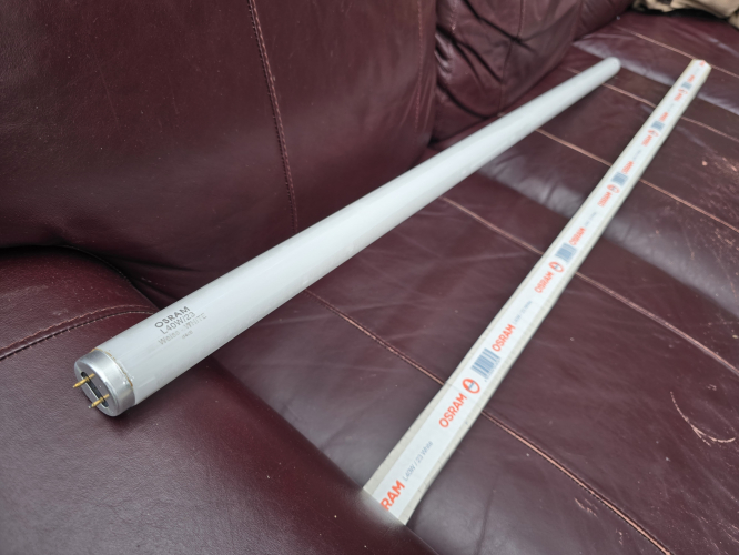 OSRAM 40W White T12 tube
I have 6 of these 40W OSRAM White tubes from the seller in Cardiff 

Think they are 1980s era
