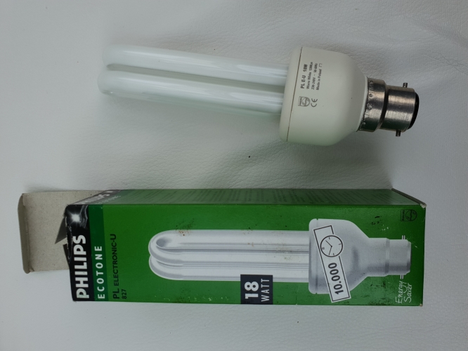 Philips Ecotone 18w
Got this on ebay. Proper 2000s era CFLs especially Philips where electronic ballasts were made properly that they lasted just like magnetic ballasts
