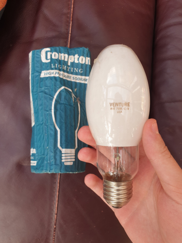 Venture HIE 70W/C/U MH bulb
From last year car boot sale. Came in this Crompton wrapper as shown

Looks to be made in USA
