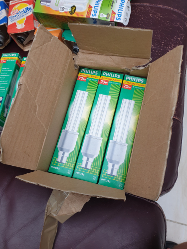 Box of Philips 20W and 15W PL Electronic C CFLS
Got a box containing a mix of these PL Electronic C CFLS 
