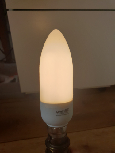 Lumineux 835 (3500K neutral white)
Now this is what I call a perfect CFL colour temperature 

If only our favourite ones did come in 3500K 
