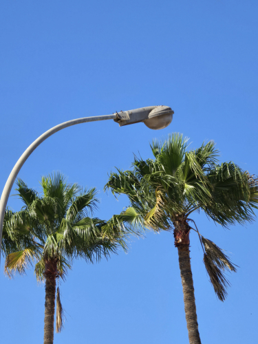 The MV lantern, can someone ID?
Looks very GEC like to me 

Seen on that street where my resort is based at
