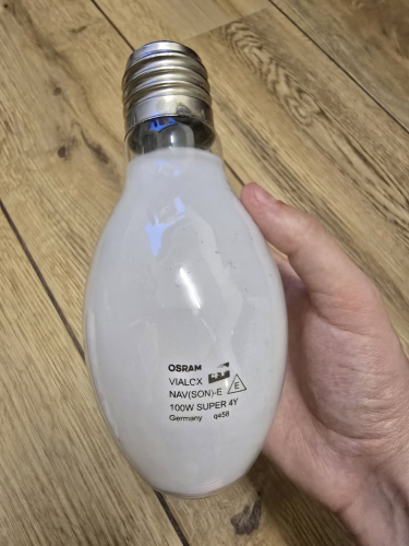 OSRAM Vialox 100W SON-E bulb 
Closeup 
