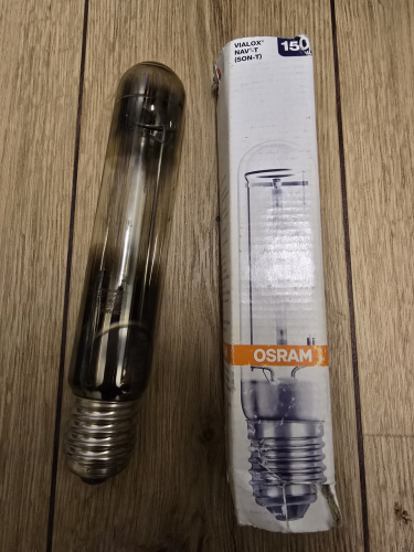 OSRAM Violux NAV-T 150W tubular HPS 
Looks to be either heavily used or the arctube has leaked 
