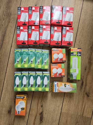Sat car boot sale haul
Got these plus more that not shown in this pic

GE 40W rough service E27
GE 60W Pluslife B22
Sylvania 40W opal candle E27
Sylvania 40W clear candle E14
Philips Softone candle 8W E14
Philips Soft golfball opal 60W B22
Hombase 25W golfball clear E14
OSRAM Duluxstar 21W stick CFL B22 

