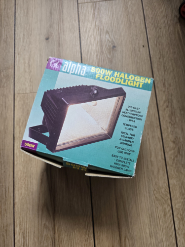 Alpha brand 500W halogen floodlight box
Here is the box for it 
