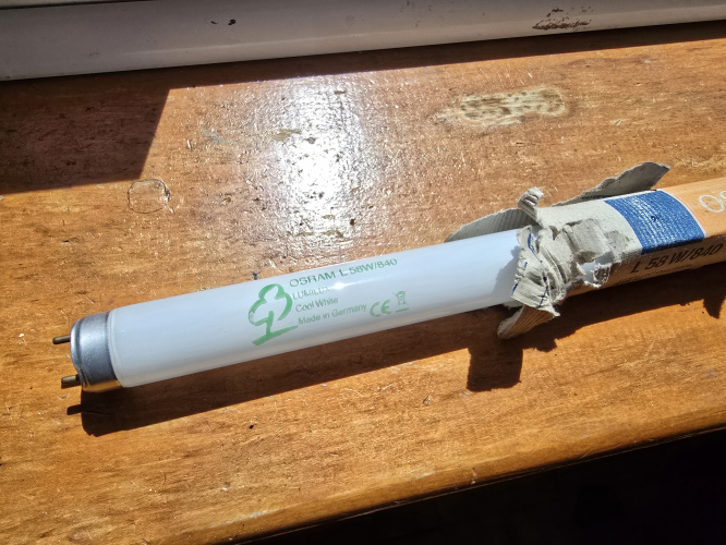 OSRAM 58W tree etch cool white 840 tube
From car boot sale yesterday

Colour 840 
