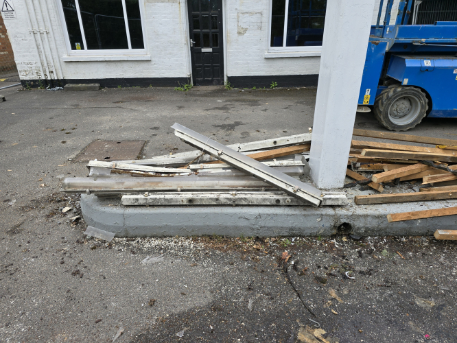 The Forge Garage fluorescent lighting smashed and taken down
This is what I saw this morning

The Forge garage fluorescent lighting which was on the canopy have all been taken down along with the canopy and sadly they are smashed
