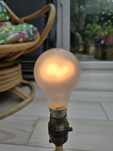 Maxim 15W GLS incandescent bulb
Got 2x of Maxim 15W incandescent GLS bulbs 

This one has the etch that looks Thorn style than the second one but both come in their usual modern packaging style 

Anyhow the filament design is of the zig zag shape 
