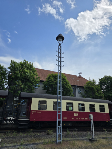 Wernigerode HSB/Hbf track lighting 
Spotted at Wernigerode HSB/Hbf station 

Some of the platform lighting had this same lantern 
