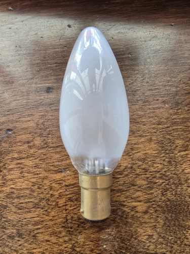 Erlectrik 60W SBC candle bulb
Got it from car boot sale 

Has acid etch pearl finish 
