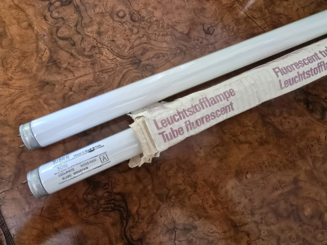 Thorn 30W T8 COOLWHITE tubes
Got these 2 at the car boot sale today 

They're cool white (4300K) 

I wonder what is the letter A in a square box for?
