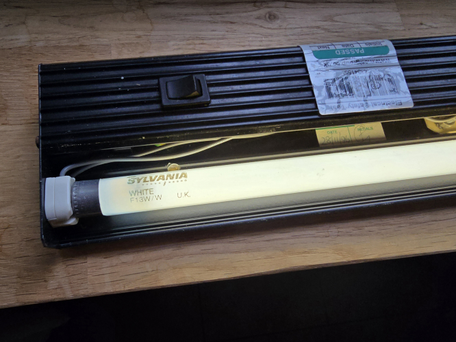 Sylvania 13W tube
This tube came in that model 550 undercabinet fluorescent fixture that is made in England 


