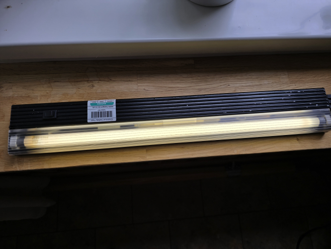 13W undercabinet light 
Picked this up at the car boot sale 

Dunno the make but it is model 550 and it's Made in England 
