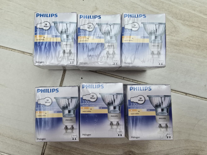 Philips 50W GU10 
Got 6x of these in total from today's car boot sale 
