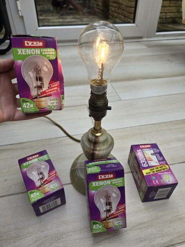 Lyvia 'Xenon' filled 42W halogen GLS bulbs
From Saturday's car boot sale I went to before having to drive off to Bath to see my Aunt 

To be fair I don't really see the difference between normal GLS halogen and those 'Xenon' filled ones - I think it's a marketing gimmick 
