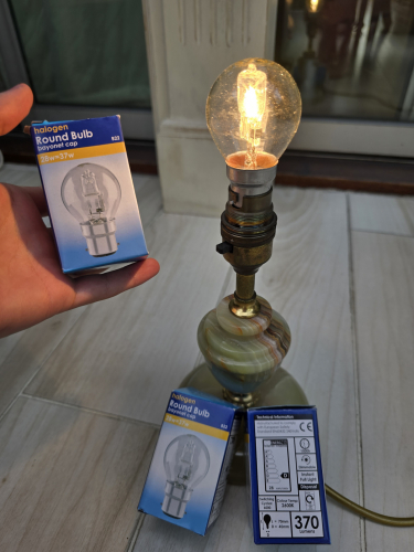 Halogen golfball 28W bulbs
Got a few of these from the car boot sale today 
